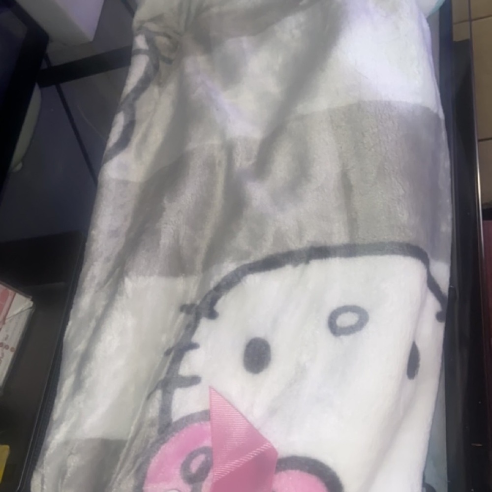 Hello Kitty Blanket - Picture 3 of 8